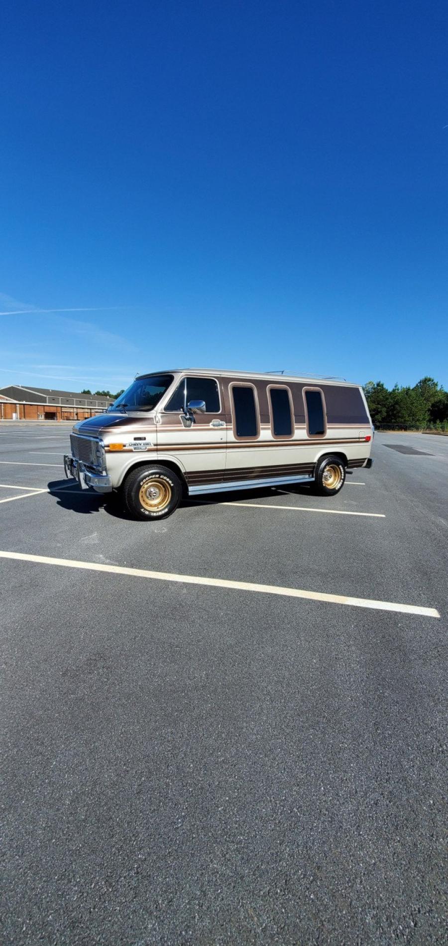  Chevrolet G20 Conversion Van  (CG21305) 1988 года  (фото 41 из 257)